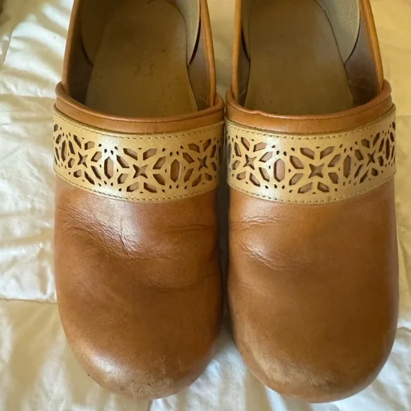 Dansko Tan Leather clogs with Cut-Out Design - Picture 1 of 3